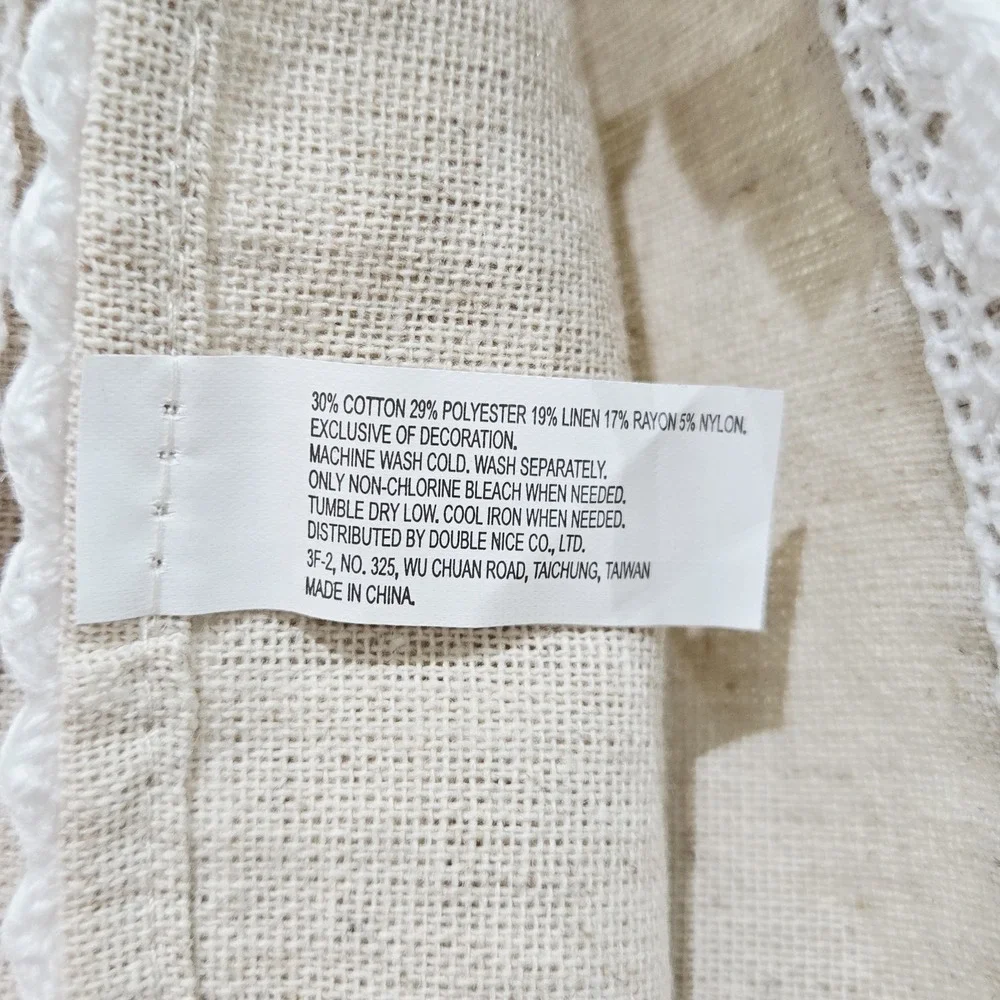 Lot of 2 Cream & 2 White Cloth Napkins Cotton Linen Poly Nylon Rayon 17in x 17in
